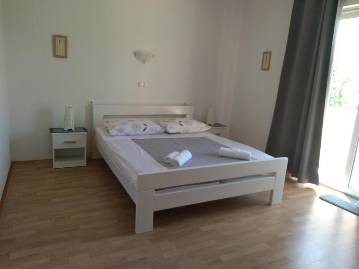 Apartments Kampor Damira Rab Town Ngoại thất bức ảnh
