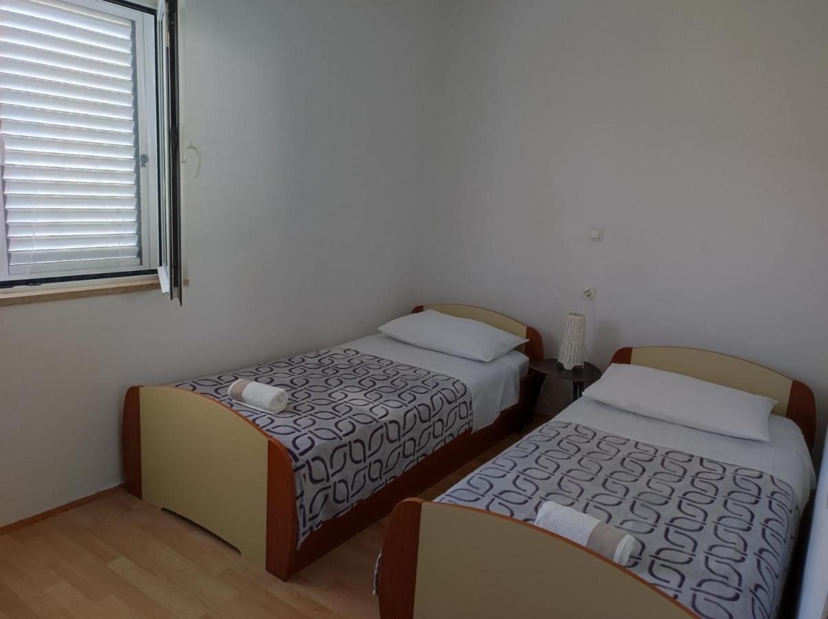 Apartments Kampor Damira Rab Town Ngoại thất bức ảnh